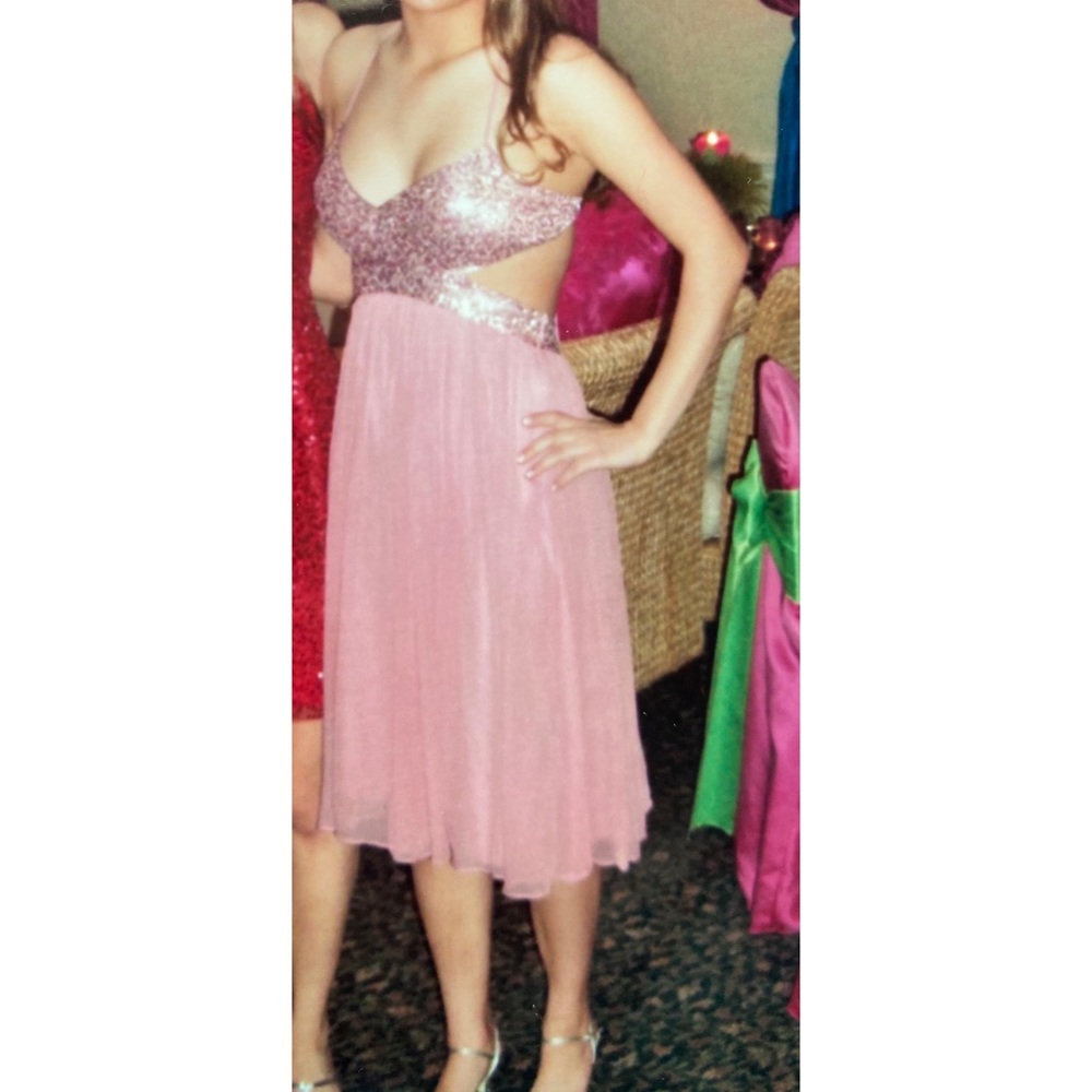 Beautiful BCBGMAXAZRIA pink cocktail dress!